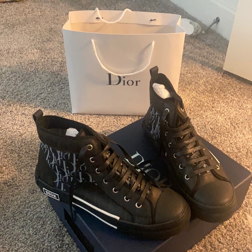 Black Dior chucks